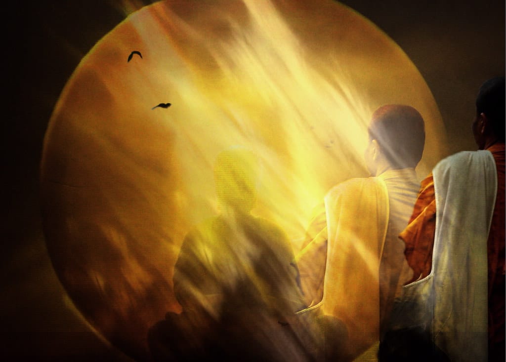 Ein Mensch, in die gleißende Sonne oder ein geballtes großes Ganzes übergehend